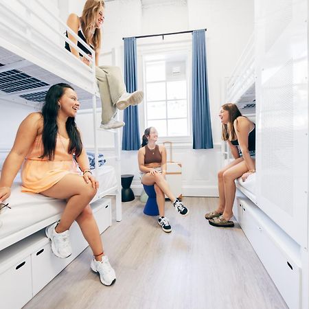 Maze Backpackers - Gold Coastホステル エクステリア 写真