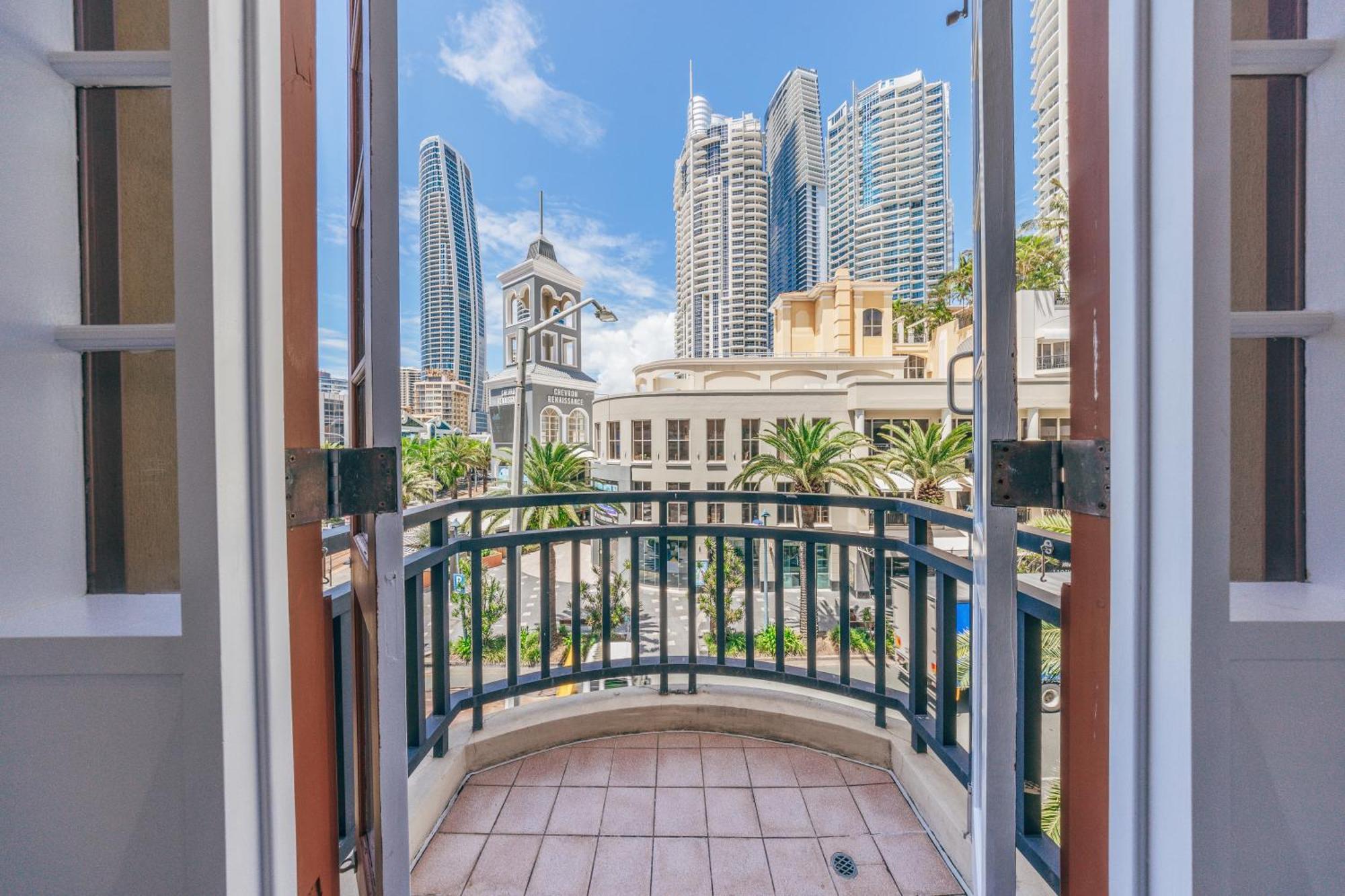 Maze Backpackers - Gold Coastホステル エクステリア 写真